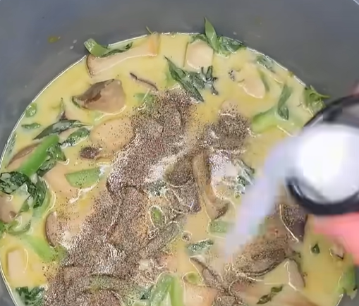 Easy One Pot Mushroom Curry (King Trumpets)